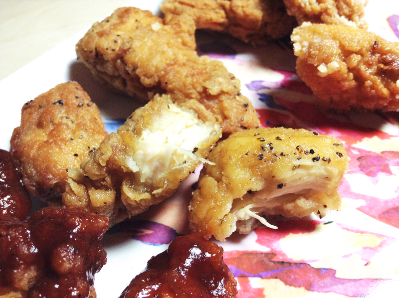 Illustration for article titled Boneless Vs. Bone-In Chicken Wings: The Snacktaku Showdown